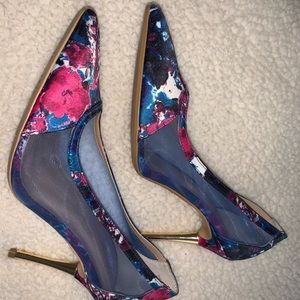 Thalia Sodi- Natalia Floral Berry Ice Size 7.5